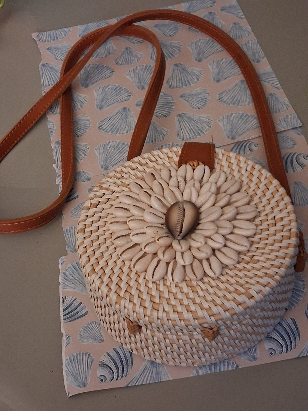 Woven Round Cowrie Shell Crossbody Bag - Natural